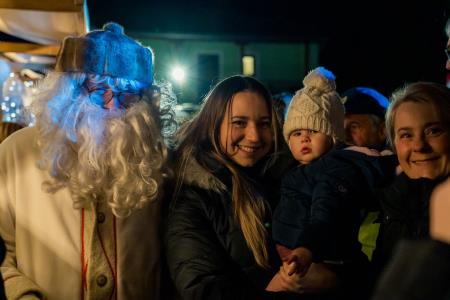 Prihod Dedka Mraza s spremstvom